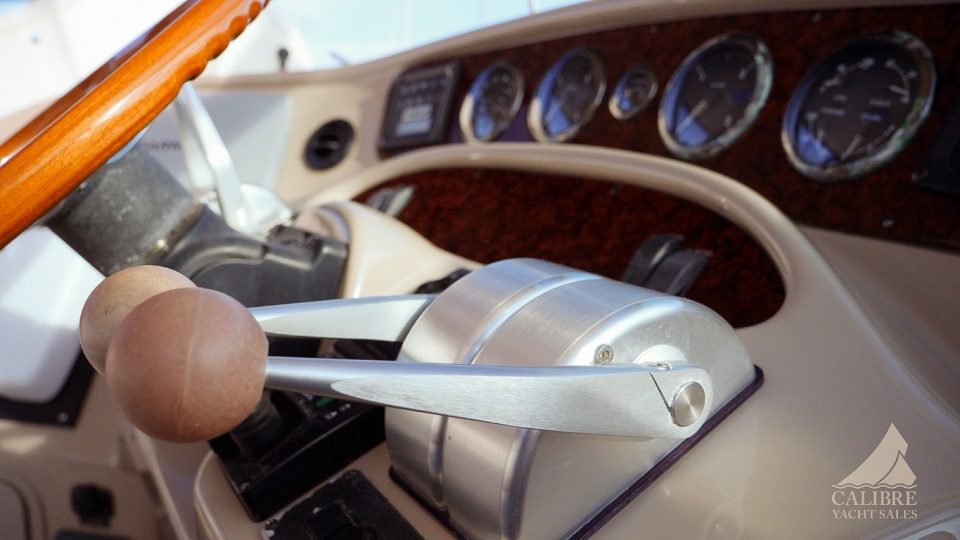 2002 Sea Ray 540 Cockpit Motor Yacht