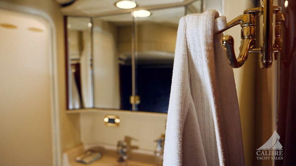 2002 Sea Ray 540 Cockpit Motor Yacht