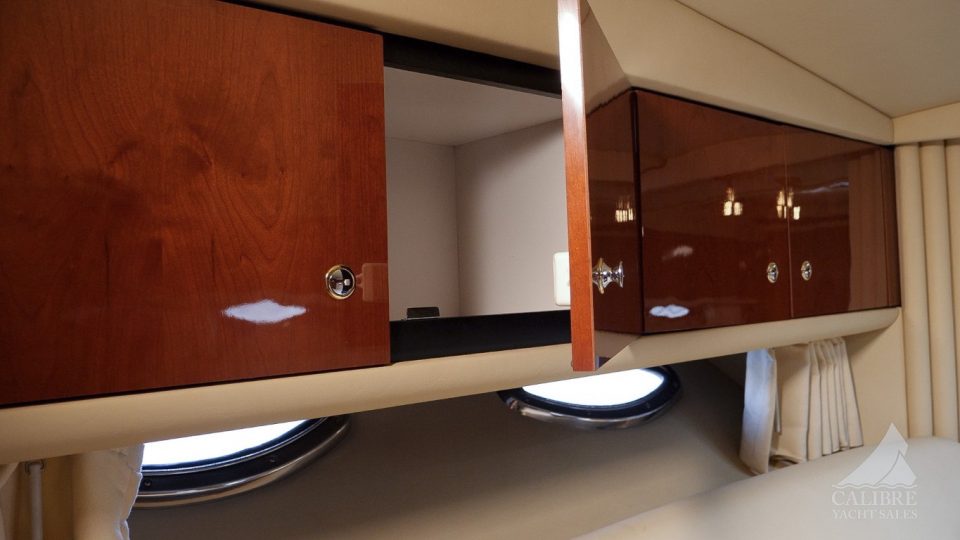 2002 Sea Ray 540 Cockpit Motor Yacht