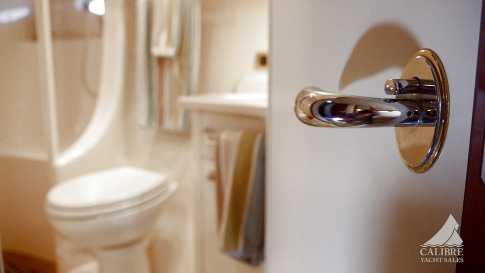 2002 Sea Ray 540 Cockpit Motor Yacht