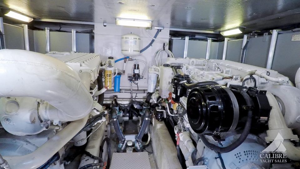 2002 Sea Ray 540 Cockpit Motor Yacht