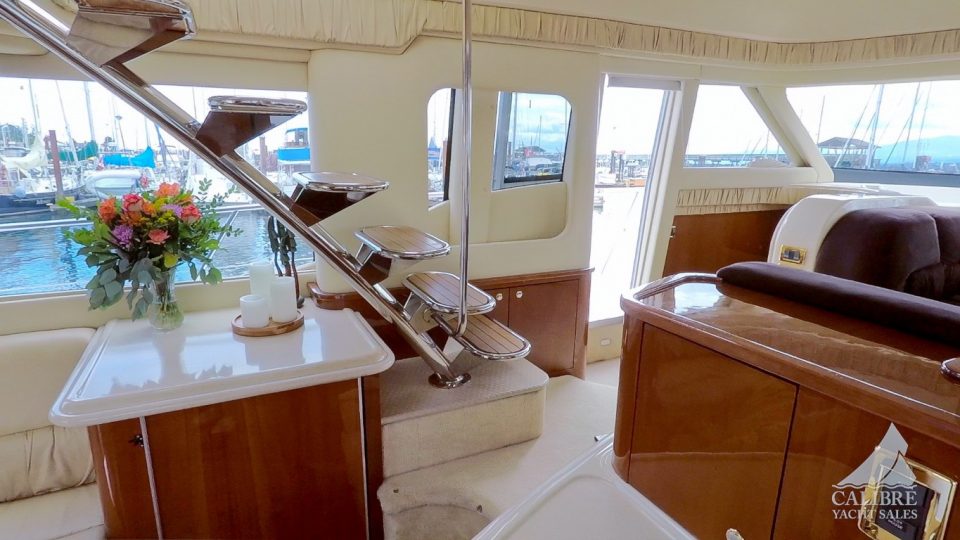 2002 Sea Ray 540 Cockpit Motor Yacht