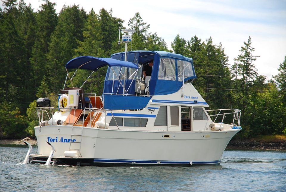 1977 Tollycraft 34 Tri Cabin