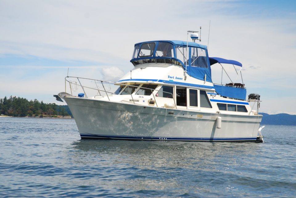 1977 Tollycraft 34 Tri Cabin