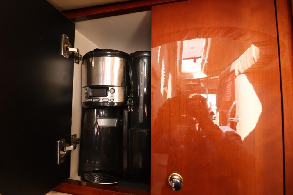 2002 Sea Ray 540 Cockpit Motor Yacht