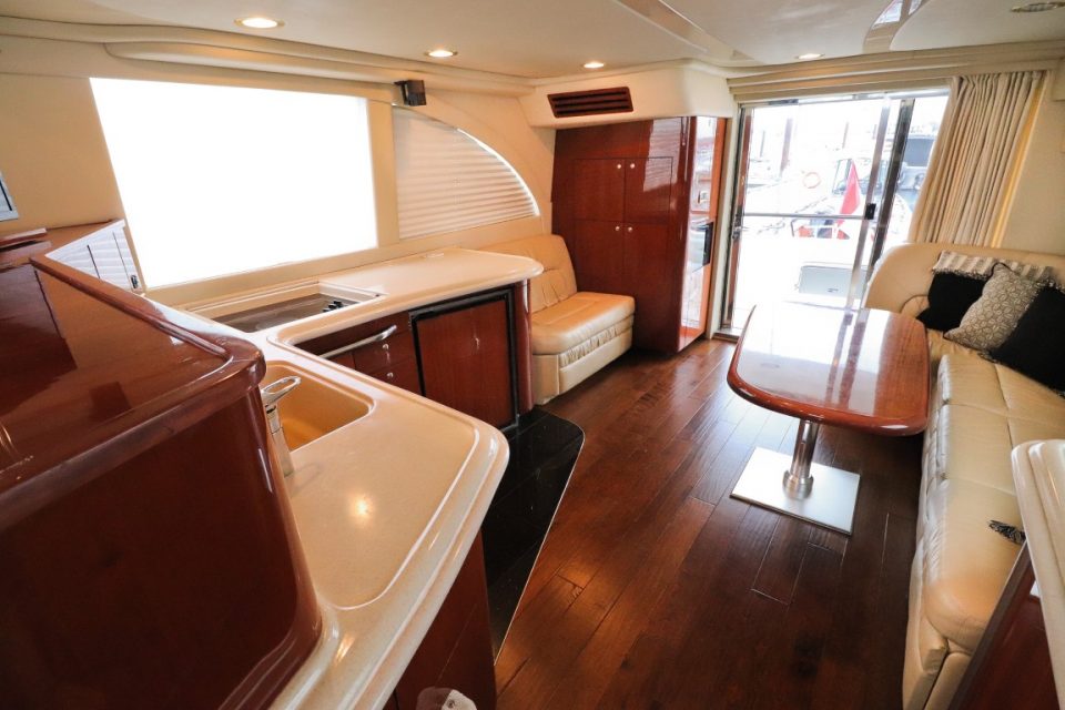 2002 Sea Ray 540 Cockpit Motor Yacht