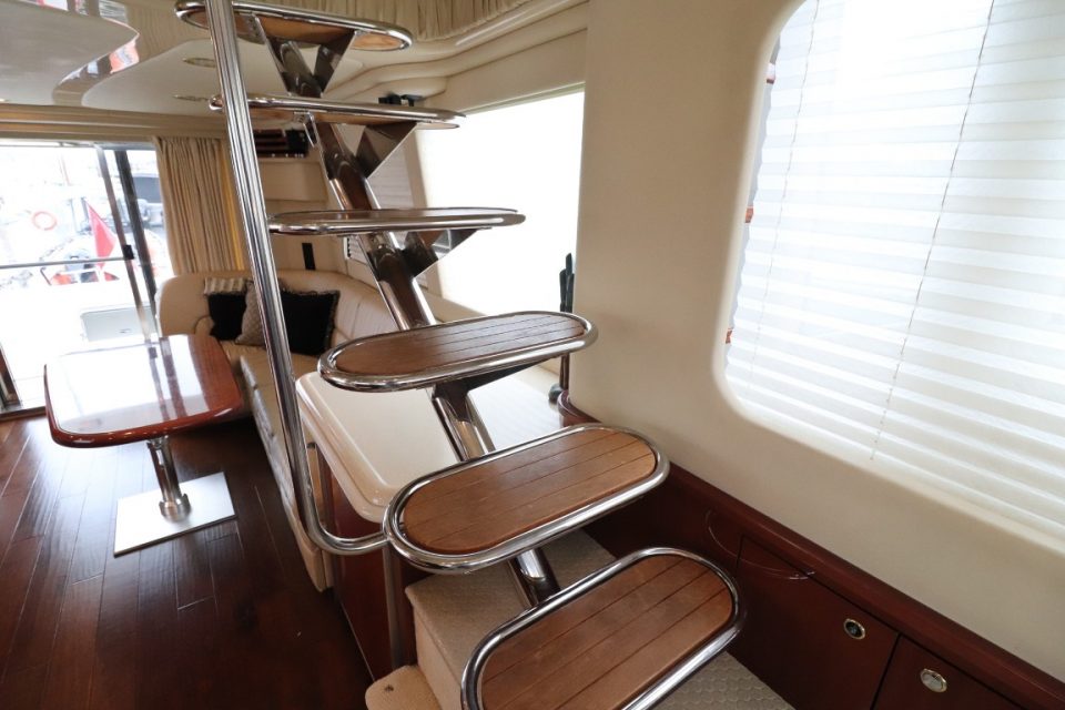 2002 Sea Ray 540 Cockpit Motor Yacht