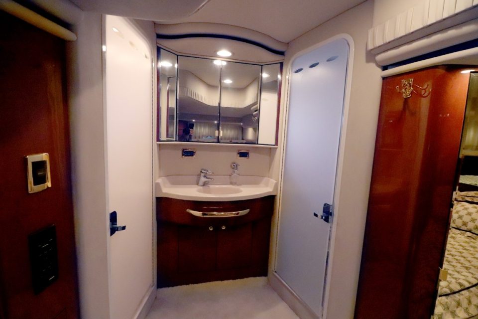 2002 Sea Ray 540 Cockpit Motor Yacht
