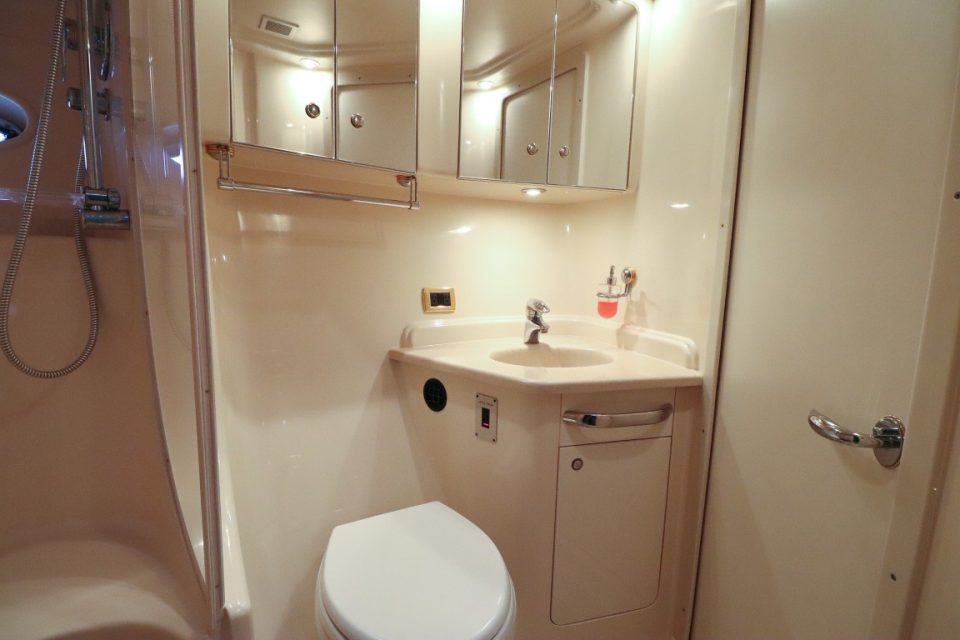 2002 Sea Ray 540 Cockpit Motor Yacht