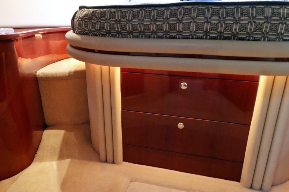 2002 Sea Ray 540 Cockpit Motor Yacht