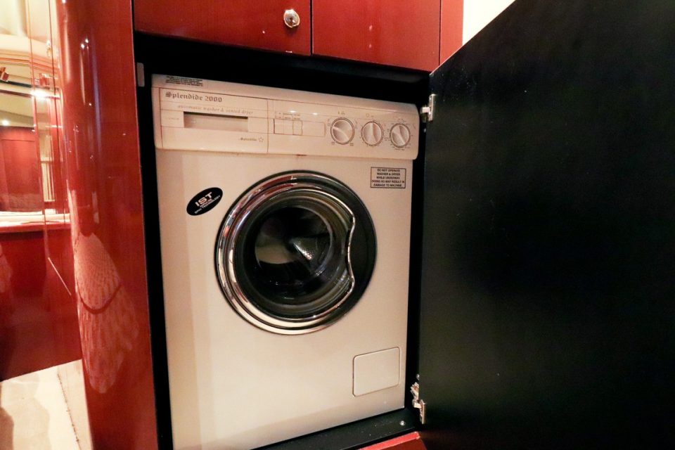 2002 Sea Ray 540 Cockpit Motor Yacht