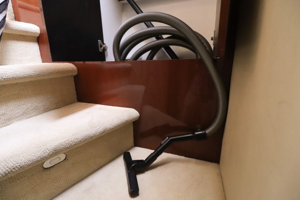 2002 Sea Ray 540 Cockpit Motor Yacht