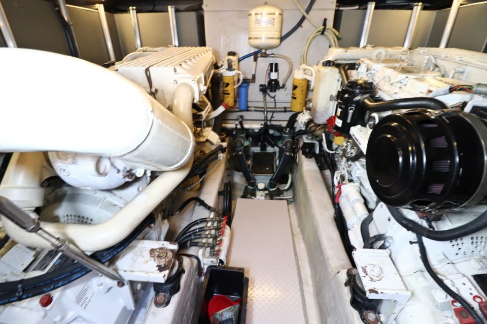 2002 Sea Ray 540 Cockpit Motor Yacht