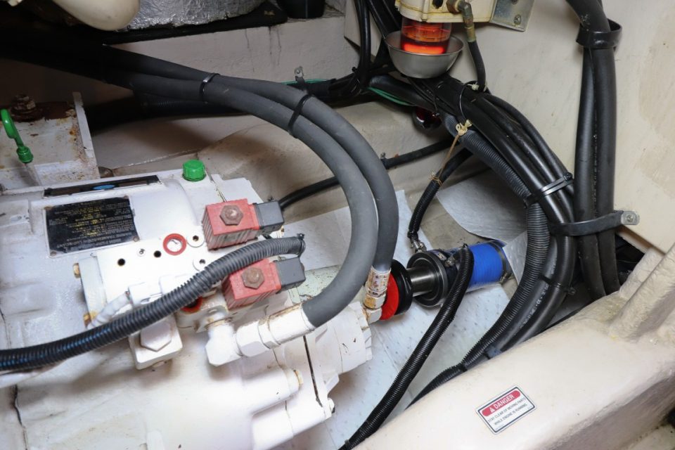 2002 Sea Ray 540 Cockpit Motor Yacht