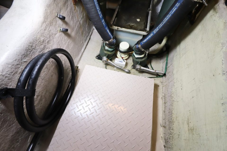 2002 Sea Ray 540 Cockpit Motor Yacht