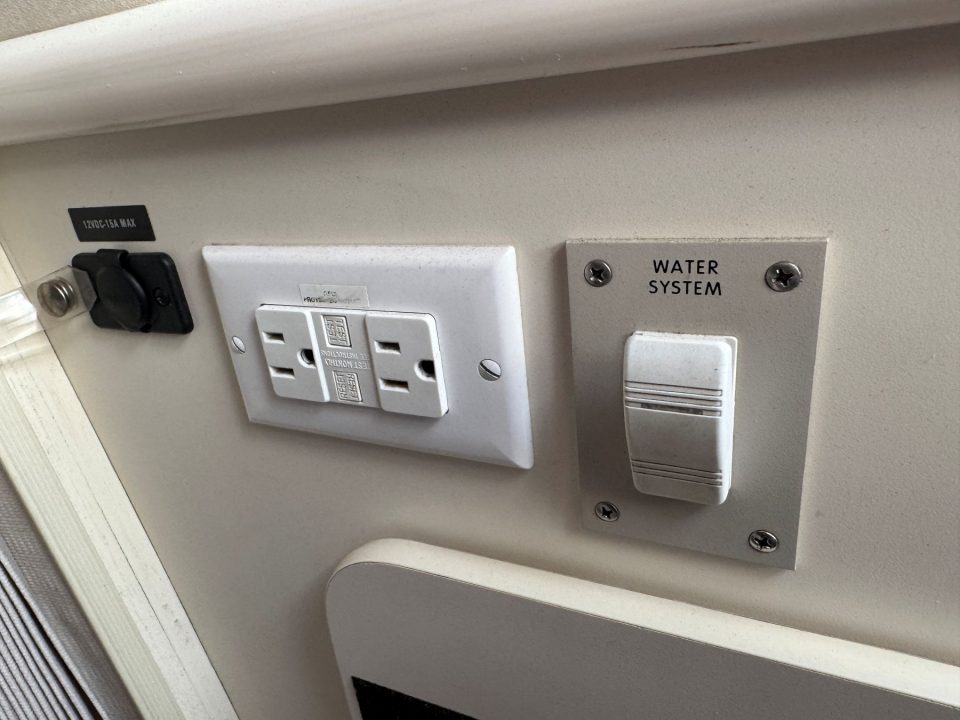 1997 Sea Ray 240 Sundancer with Trailer