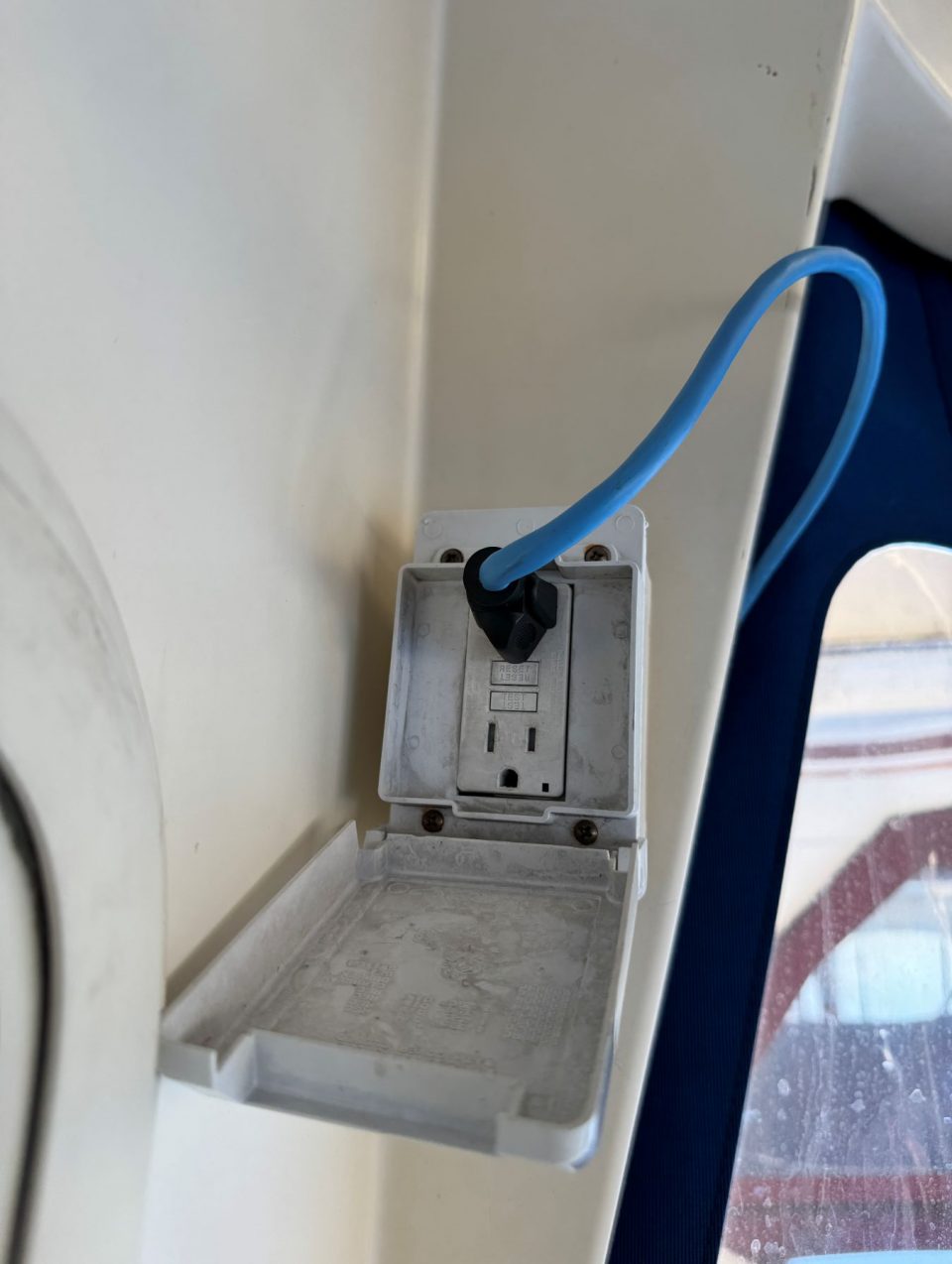 1991 Camano 31 Troll