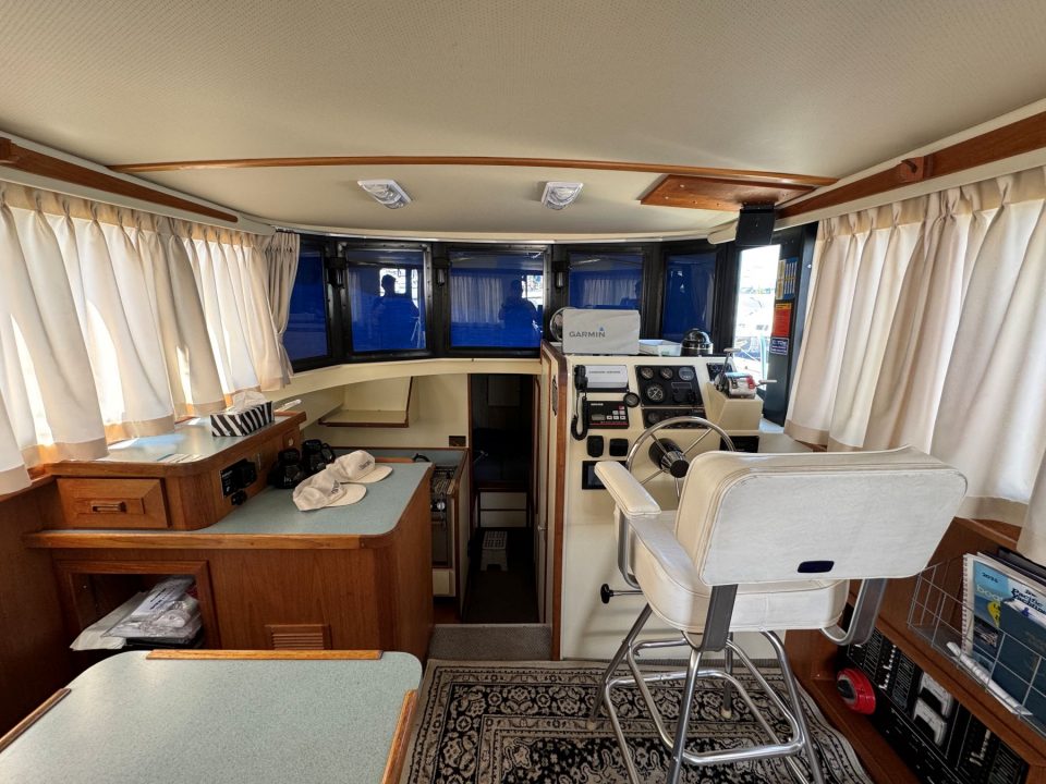 1991 Camano 31 Troll