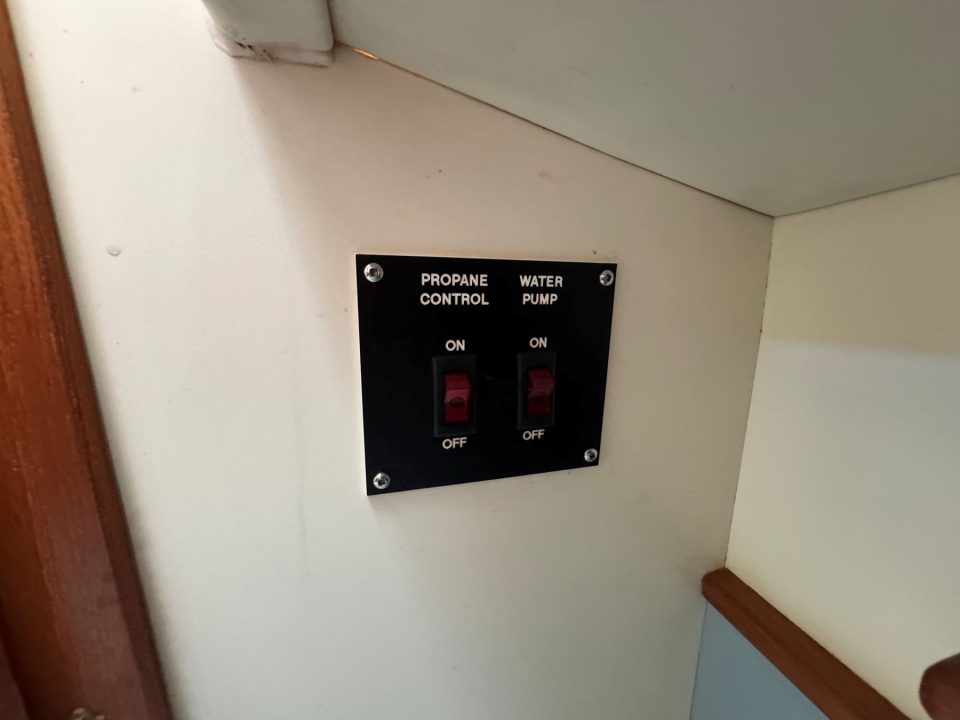 1991 Camano 31 Troll