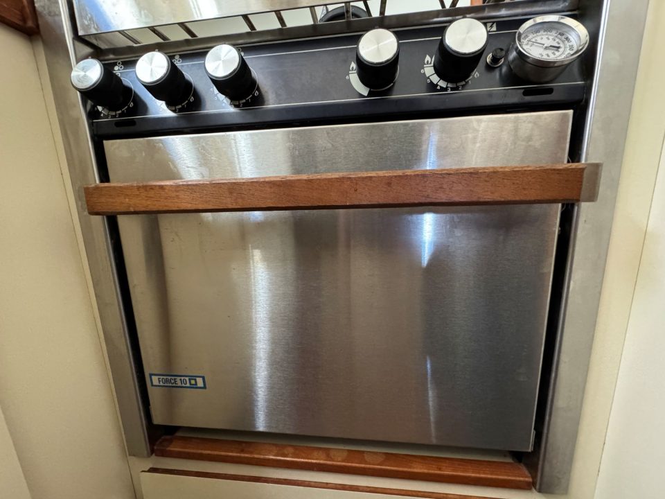 1991 Camano 31 Troll