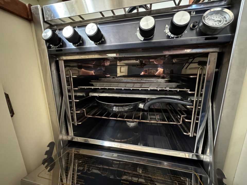 1991 Camano 31 Troll