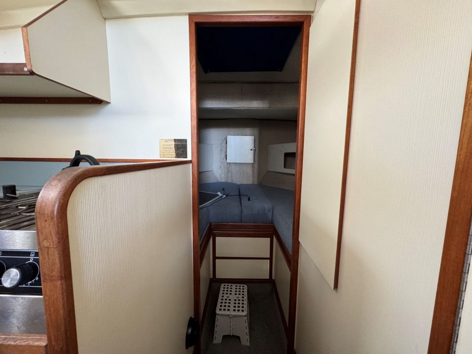 1991 Camano 31 Troll