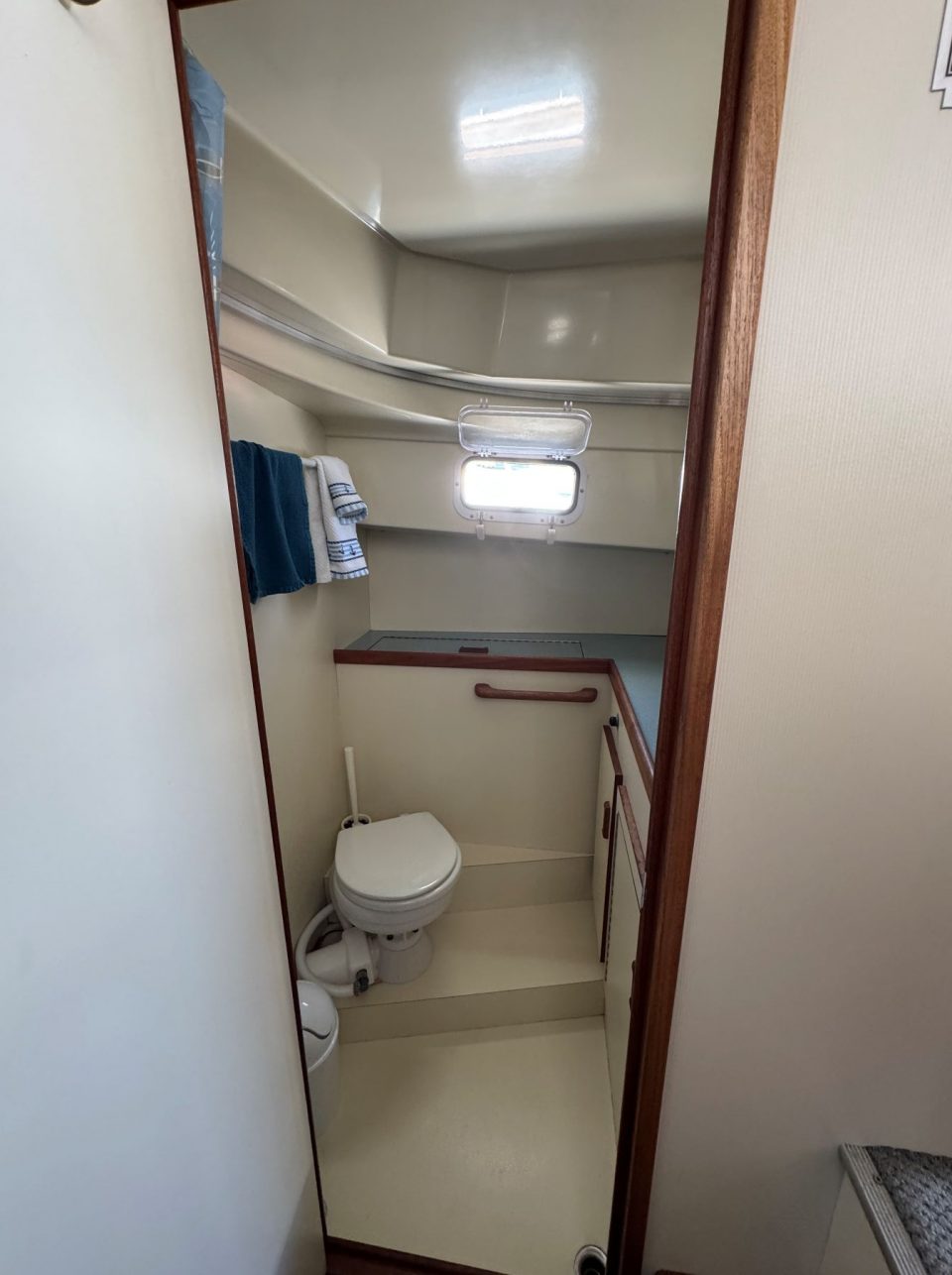 1991 Camano 31 Troll