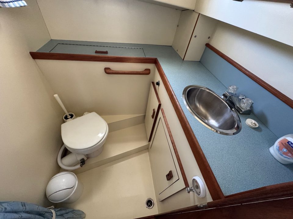 1991 Camano 31 Troll