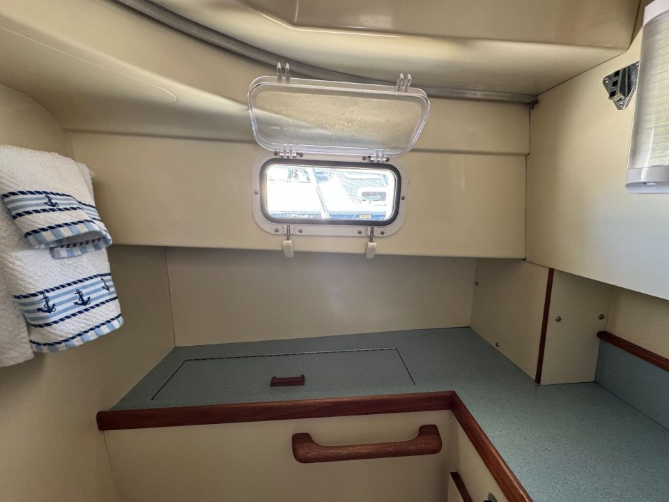 1991 Camano 31 Troll