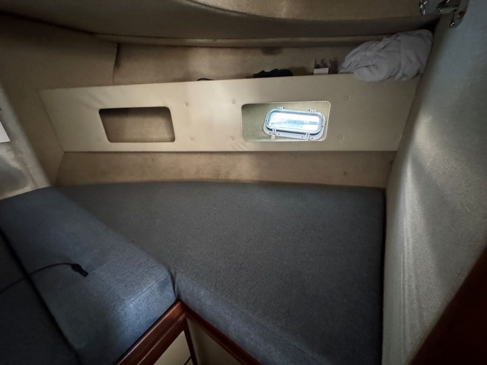 1991 Camano 31 Troll