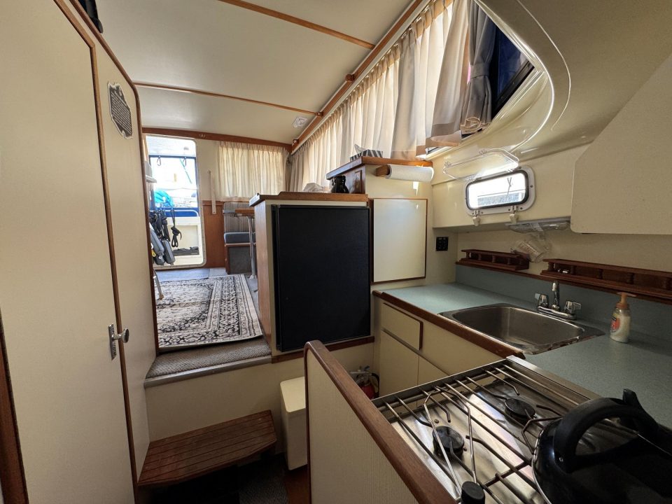 1991 Camano 31 Troll