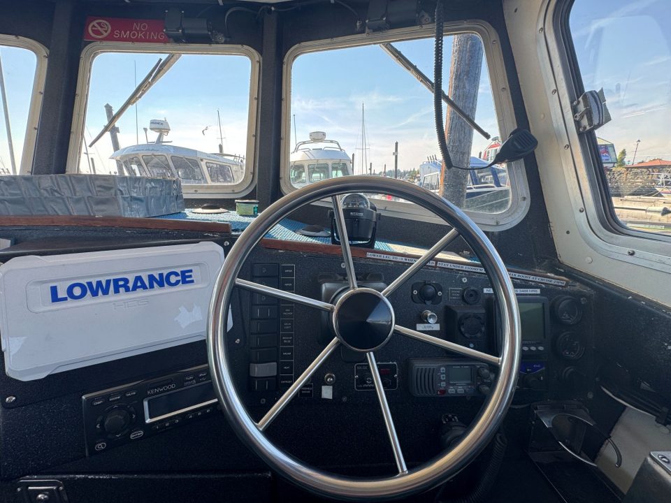 1995 EagleCraft 28′ Crewboat