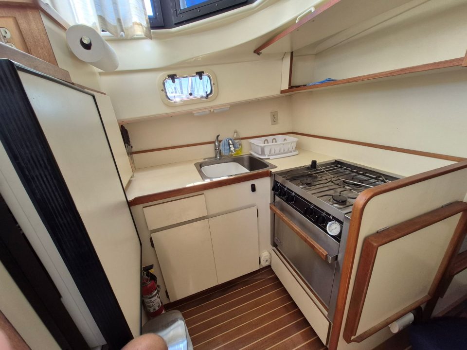 1994 Camano 31 Troll