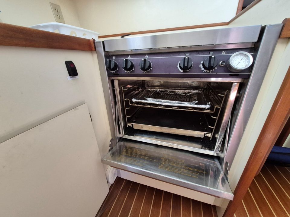 1994 Camano 31 Troll