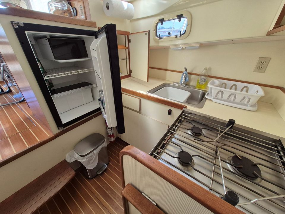 1994 Camano 31 Troll