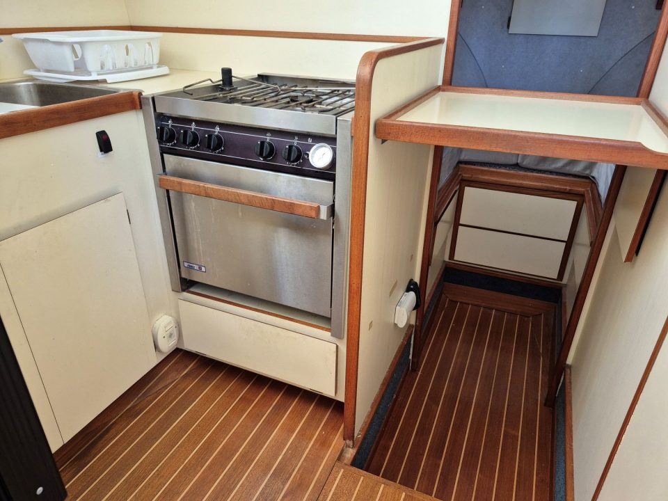 1994 Camano 31 Troll