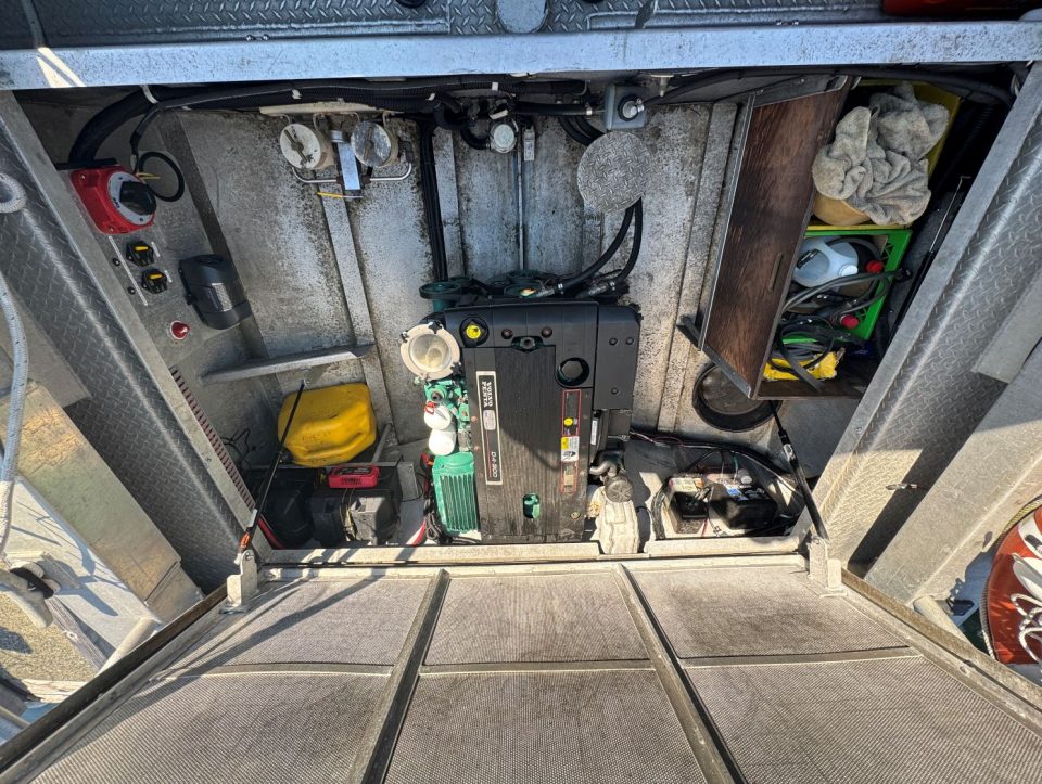 1995 EagleCraft 28′ Crewboat