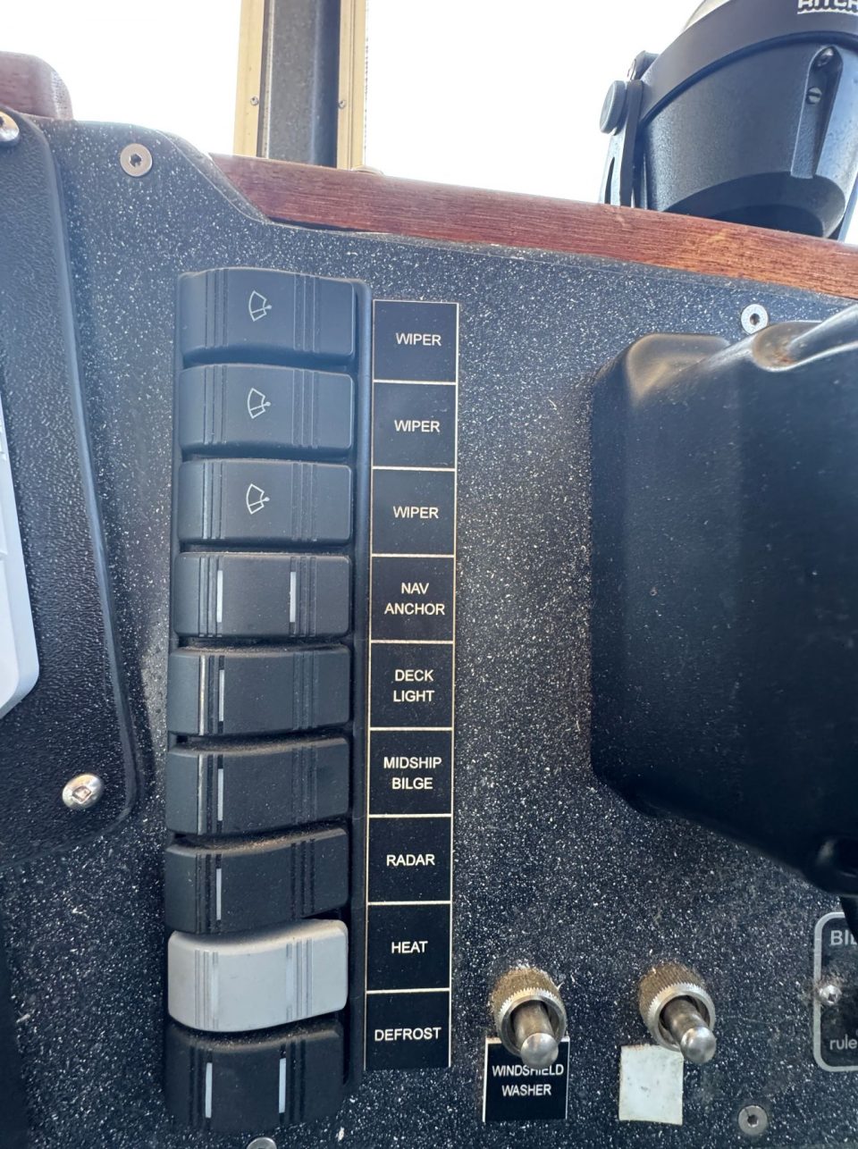 1995 EagleCraft 28′ Crewboat