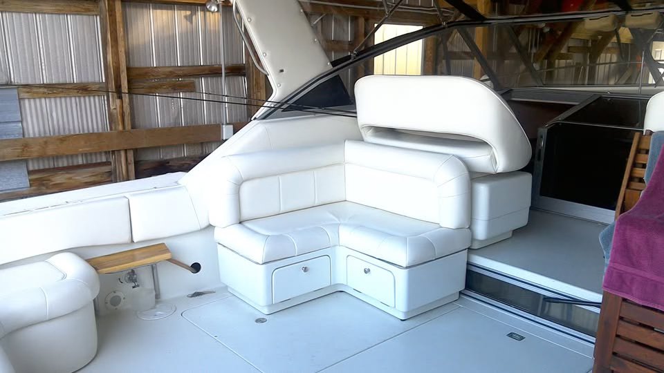 1987 Trojan 33 International Express