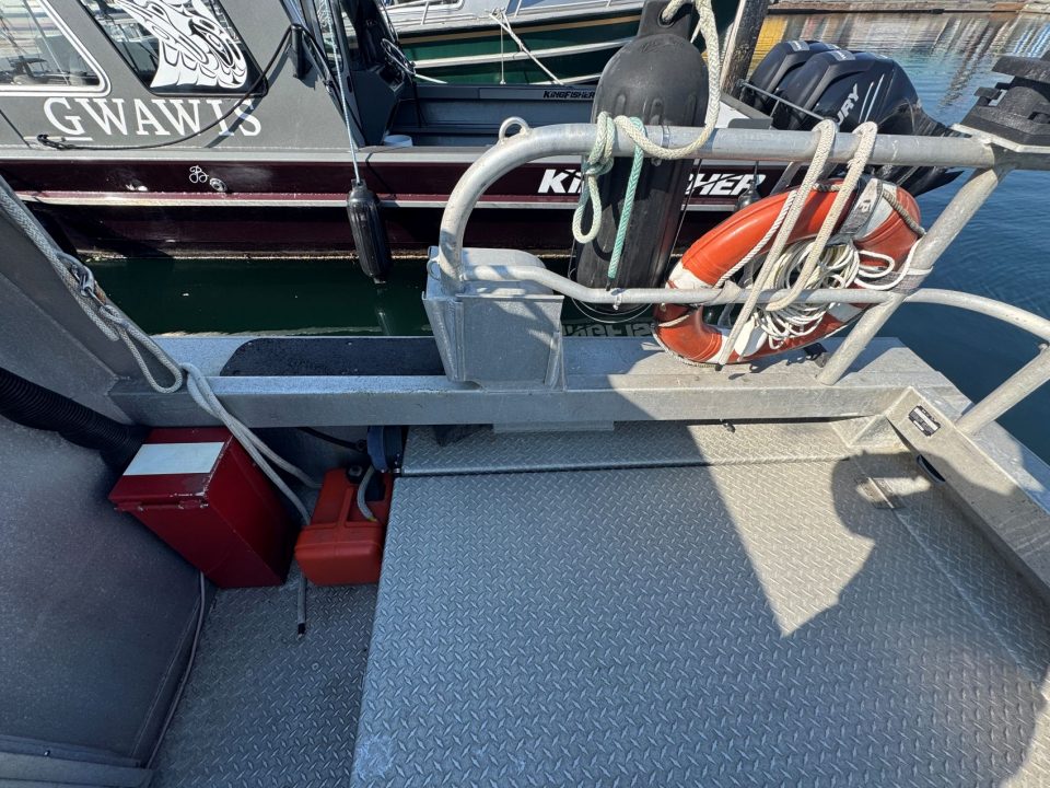 1995 EagleCraft 28′ Crewboat