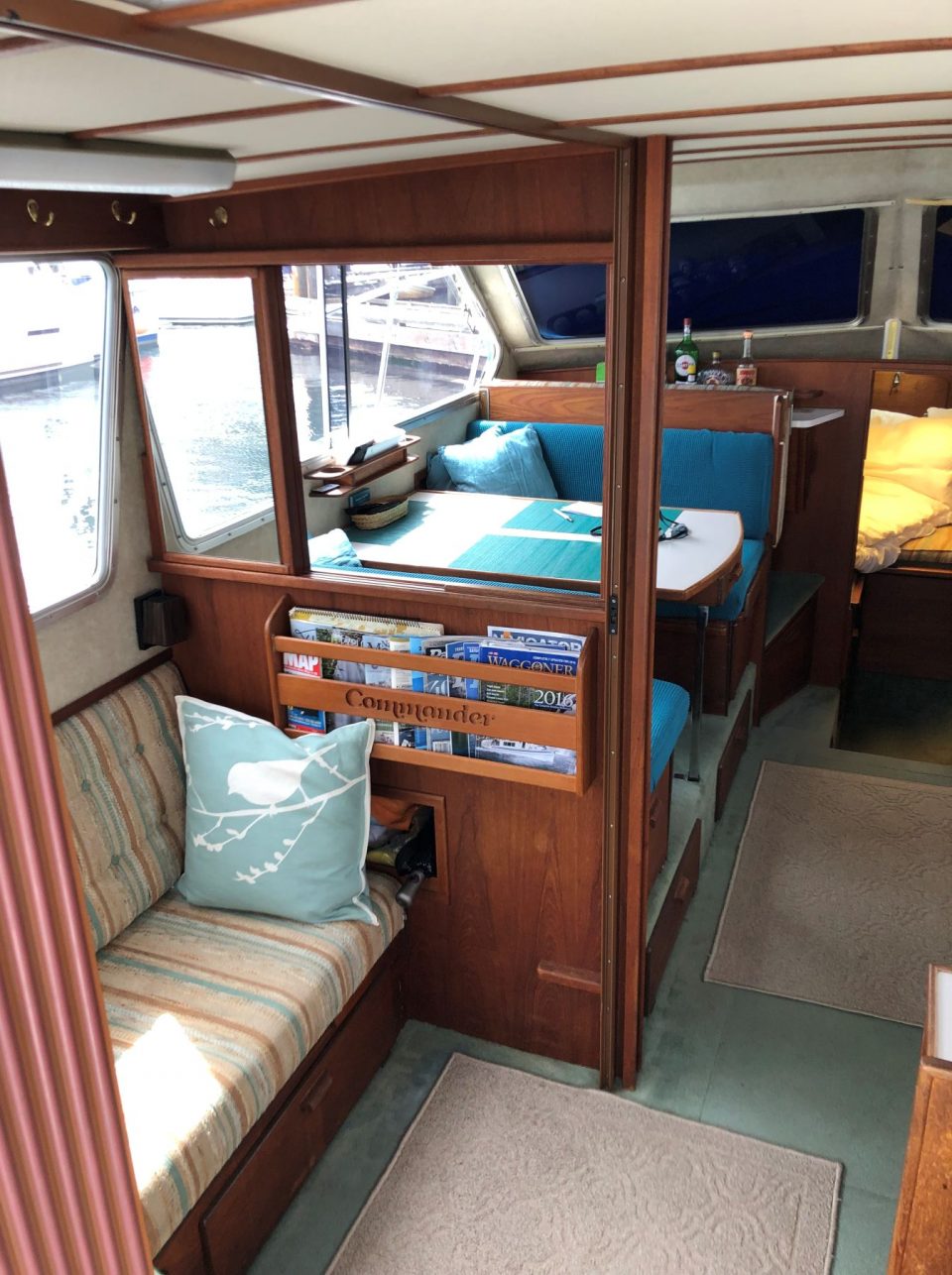 1988 Commander 30 Command Bridge