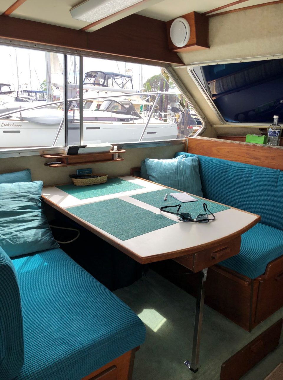 1988 Commander 30 Command Bridge