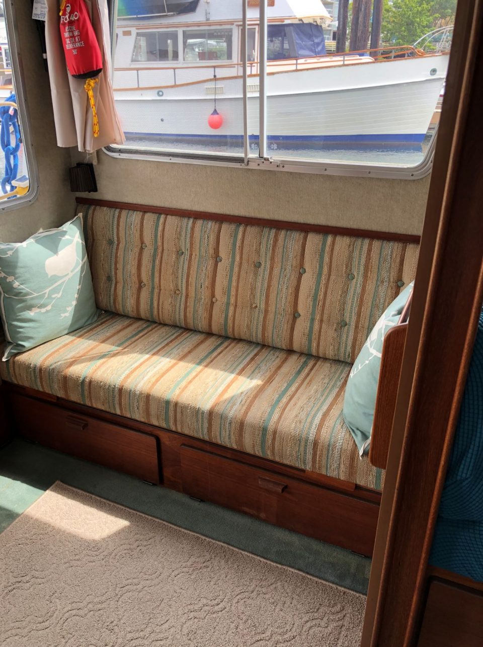 1988 Commander 30 Command Bridge