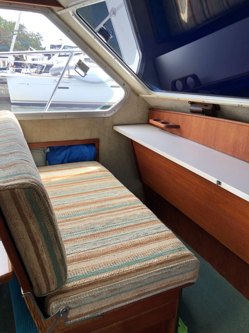 1988 Commander 30 Command Bridge