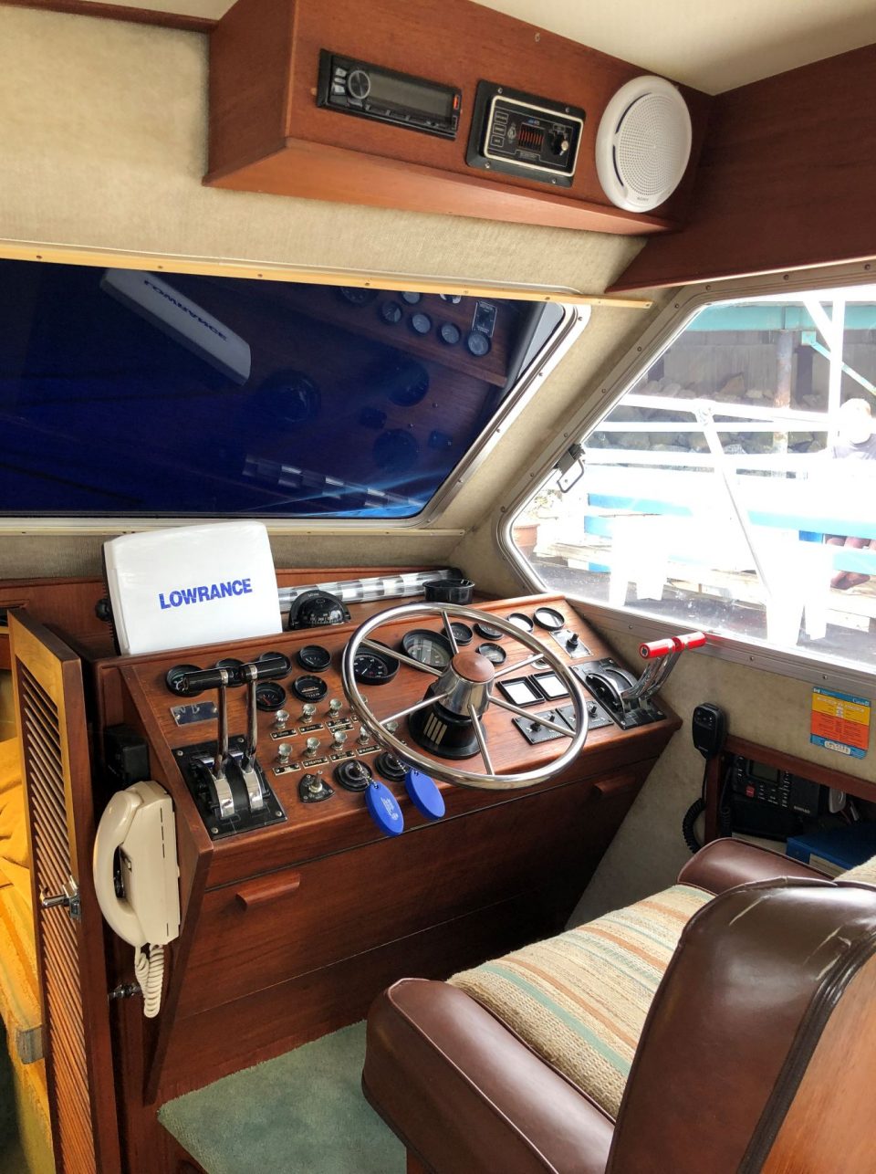 1988 Commander 30 Command Bridge