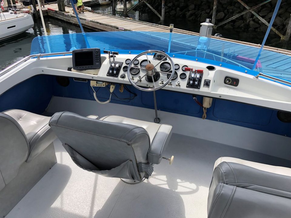1988 Commander 30 Command Bridge