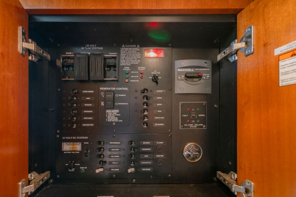 2005 Rampage 33 Express