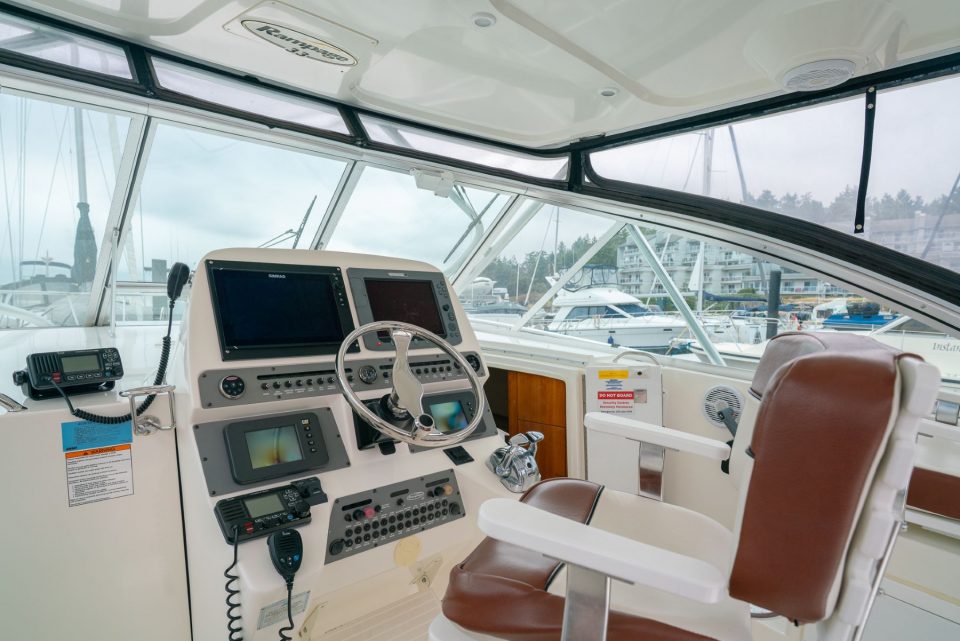 2005 Rampage 33 Express