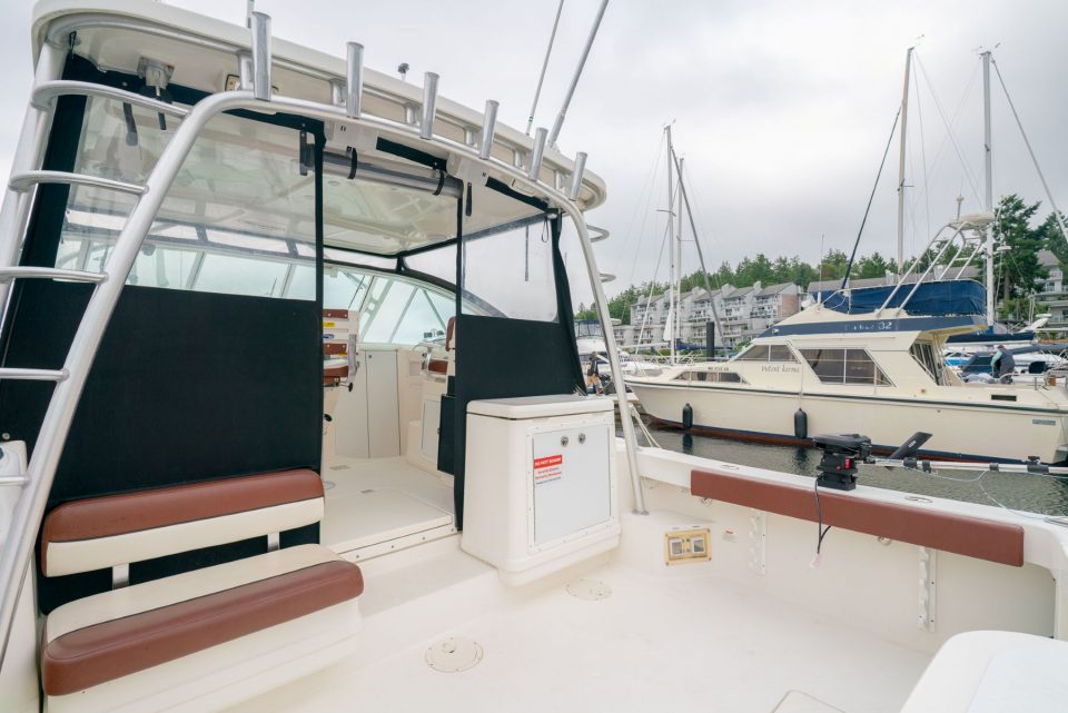 2005 Rampage 33 Express