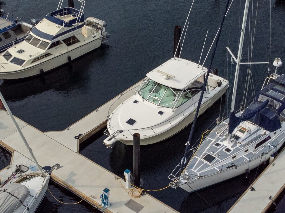 2005 Rampage 33 Express